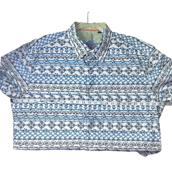 Robert Graham Fish Seashell Short Sleeve Shirt
Flip Cuff. Size 2XL - Picture 4 of 11